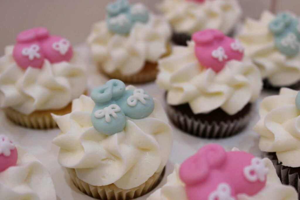 baby shower cupcakes