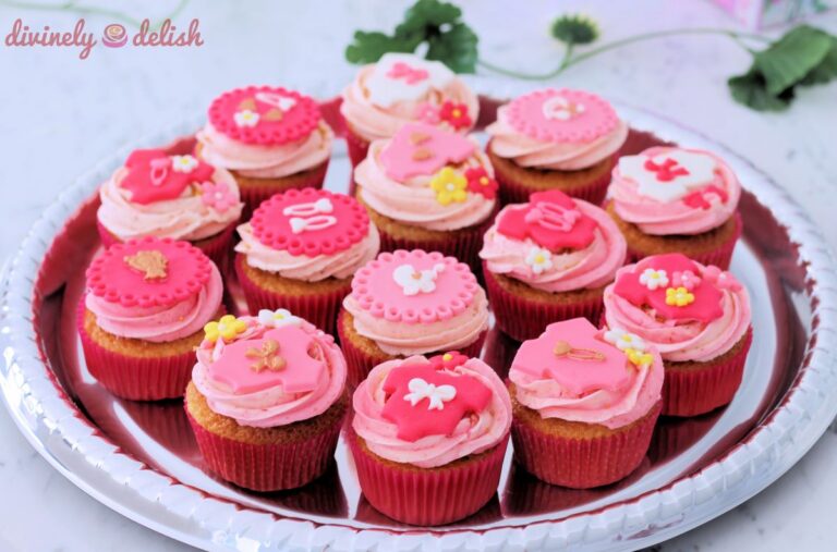 baby shower cupcakes