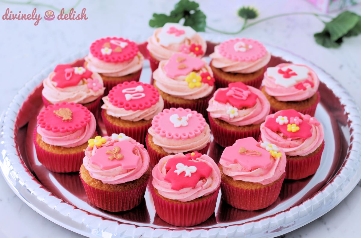baby shower cupcakes