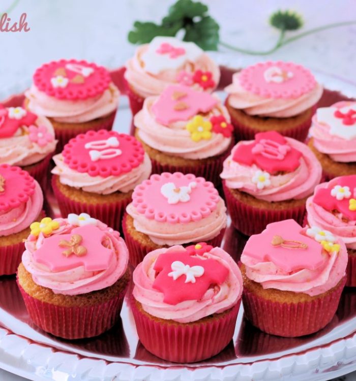 baby shower cupcakes